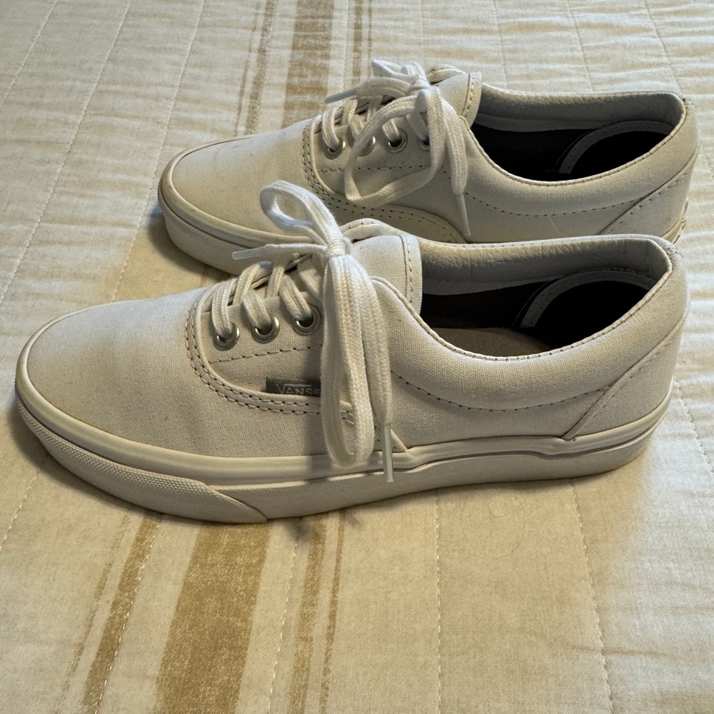 White Vans size 4.5 men’s 6.0 women’s lace up tennis shoes